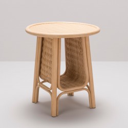 Table bout de canapé en rotin